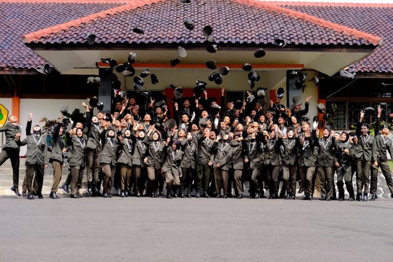 Kementerian Lingkungan Hidup dan Kehutanan  Cetak 470 Tenaga Teknis Kehutanan  Tingkat Trampil  Melalui 5 Sekolah Menengah Kejuruan Kehutanan Negeri
